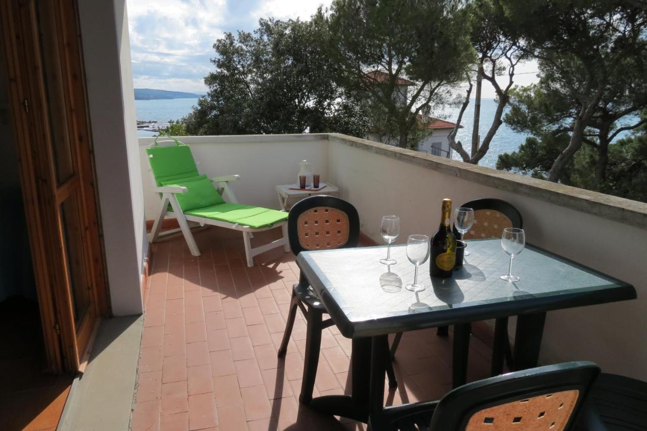 Bellavista Beachfront Apartments Quercianella Eksteriør bilde