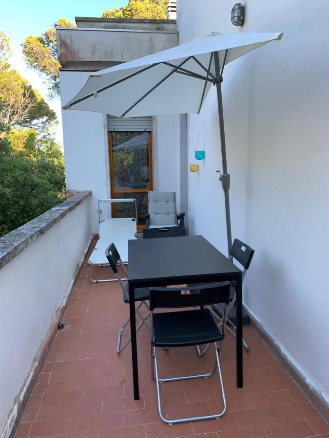 Bellavista Beachfront Apartments Quercianella Eksteriør bilde